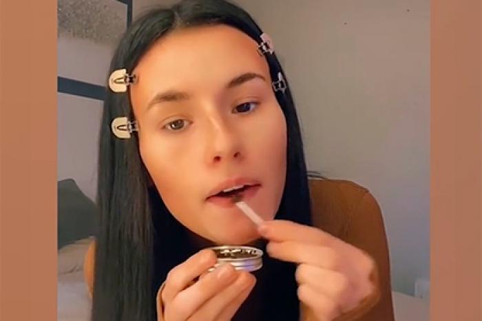 Блогерша нашла способ увеличить губы в домашних условиях и удивила подписчиков