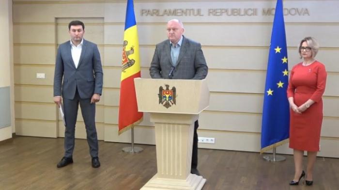 Bombă cu efect întârziat pentru viitorul Parlament. Socialiștii propun interzicerea prin Constituție a căsătoriilor unisex