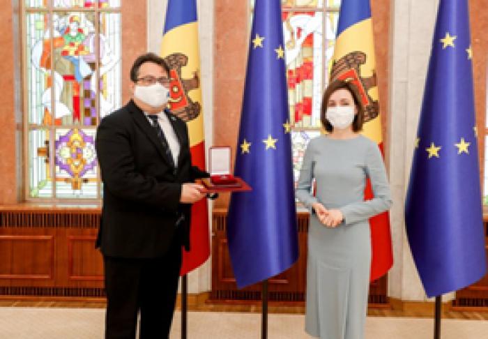 CU PRILEJUL ZILEI EUROPEI, AMBASADORUL UNIUNII EUROPENE ÎN MOLDOVA A PRIMIT ORDINUL DE ONOARE