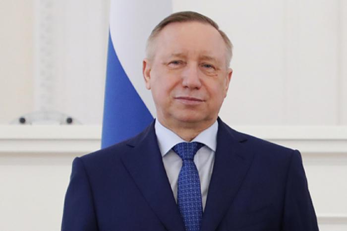 Губернатор Петербурга появился на публике без усов
