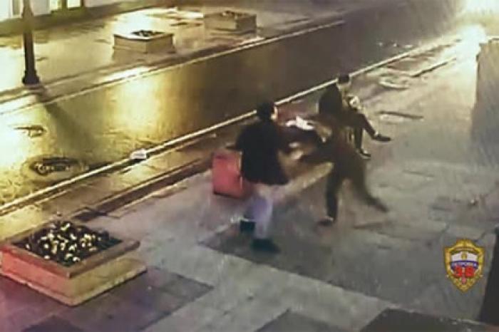 Избиение пьяным российским самбистом прохожего попало на видео