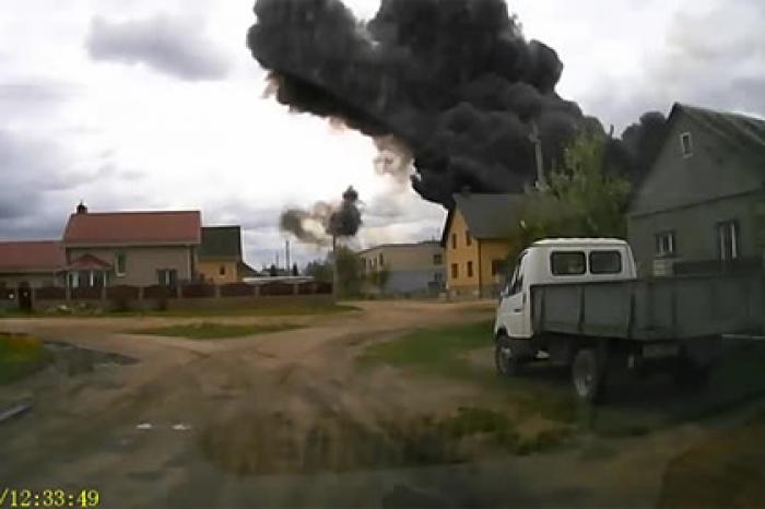 Крушение самолета в Белоруссии попало на видео