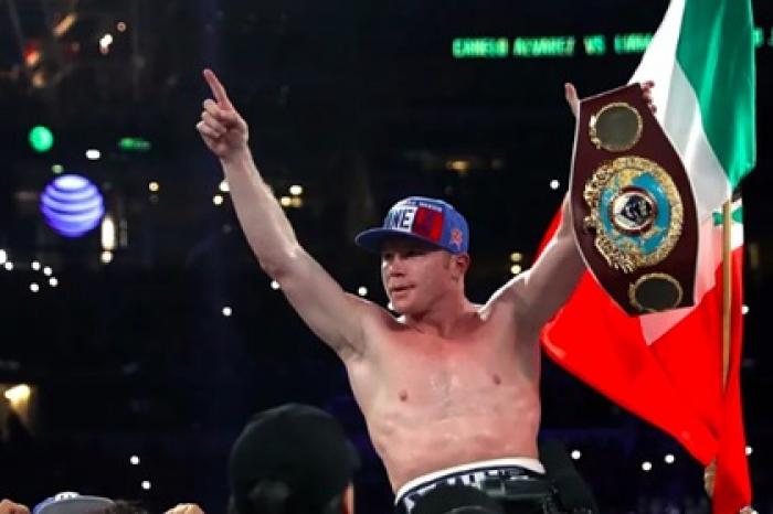 Лучший боксер мира отстоял три чемпионских пояса