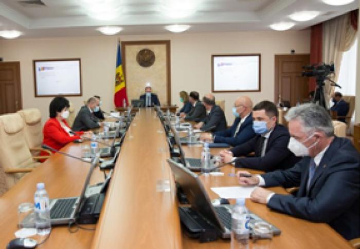 MINIŞTRII SUNT NEMULŢUMIŢI DE ÎNTÂRZIEREA PROMULGĂRII LEGII CU PRIVIRE LA GUVERN