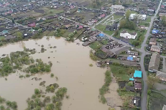 На юге Сибири уровень воды из-за паводков поднялся выше критического