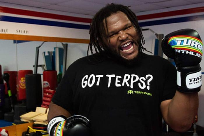Популярный на YouTube боец подписал контракт с UFC