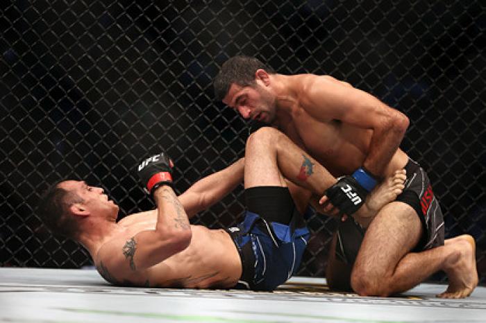Появилось видео лучших моментов UFC 262