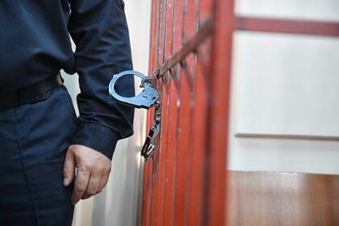 Российского судью отправят под арест за совращение дочерей брата