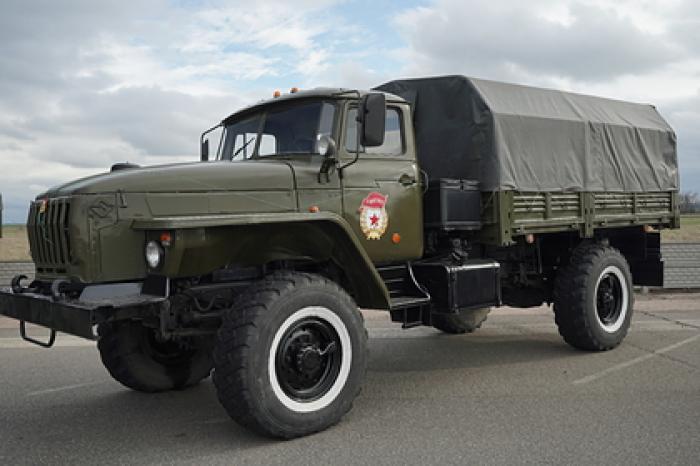 В Кемерово во время парада загорелся военный автомобиль