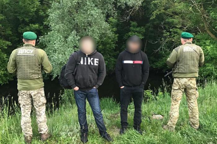 Двое россиян ради отдыха в Одессе переплыли пограничную с Украиной реку