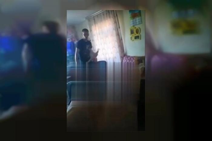 Издевательства отца над младенцем на глазах у матери попали на видео