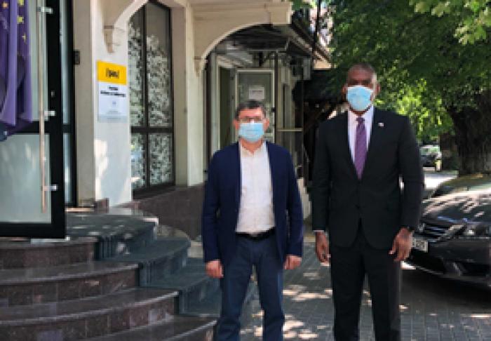 LIDERUL PARTIDULUI PAS ŞI AMBASADORULUI SUA ÎN MOLDOVA AU DISCUTAT DESPRE VIITOARELE ALEGERI PARLAMENTARE ŞI PROBLEMELE DE DEZVOLTARE A COLABORĂRII