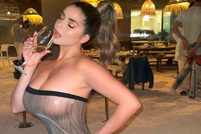 Модель OnlyFans назвала голые съемки способом пережить смерть родителей