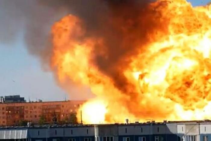Момент взрыва автозаправки в Новосибирске попал на видео