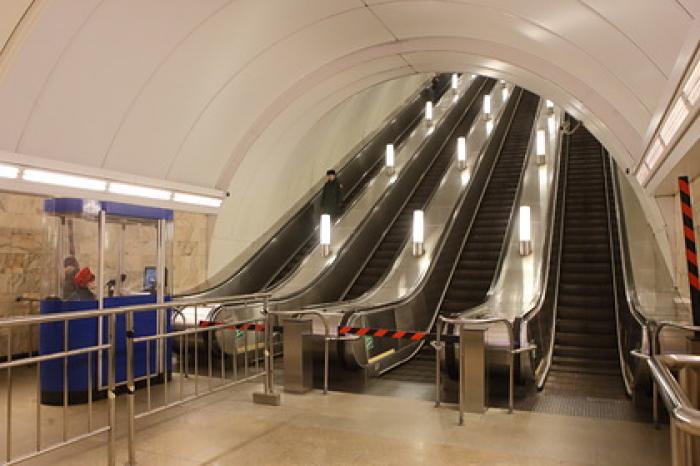 Названа причина сбоя в работе метро Петербурга