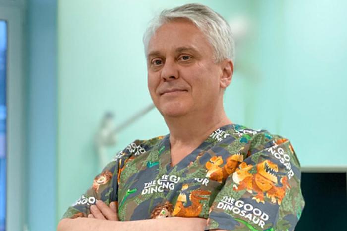 Спасший сотни детей российский врач оспорил увольнение в суде