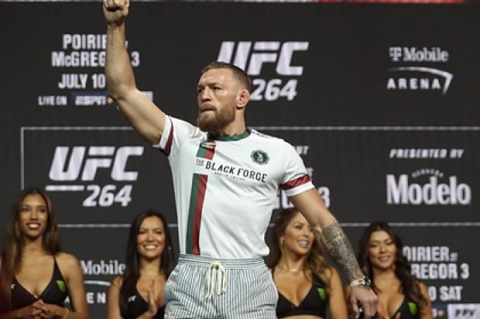 Бывший чемпион UFC обратился к Макгрегору после перебранки