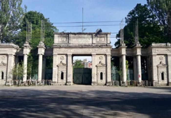 CC A LĂSAT ÎN VIGOARE LEGEA CU PRIVIRE LA TRANSMITEREA CU TITLU ONEROS A STADIONULUI REPUBLICAN ÎN PROPRIETATEA SUA