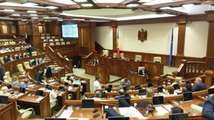 Deputaţii au ales doi vicepreşedinţi ai Parlamentului: Mihai Popșoi, candidatul PAS și Vlad Batrîncea, candidatul BECS