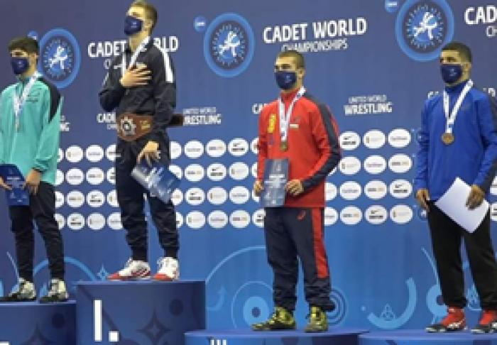 MAIA SANDU L-A FELICITAT PE ALEXANDRU SOLOVEI, CARE A DEVENIT CAMPION MONDIAL LA LUPTE GRECO-ROMANE