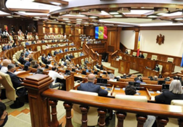 NOUL PARLAMENT ȘI-A ÎNCEPUT ACTIVITATEA, LUÂNDU-ȘI O PAUZĂ LUNGĂ