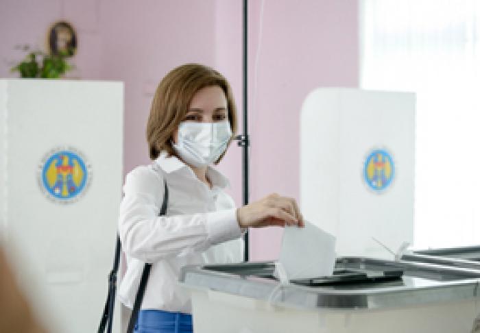 PREȘEDINTELE MAIA SANDU A VOTAT PENTRU ELIBERAREA ȚĂRII DE HOŢI