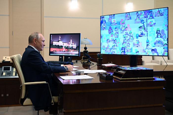 Путин успокоил расплакавшегося мальчика