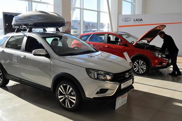 Россияне бросились скупать машины Lada