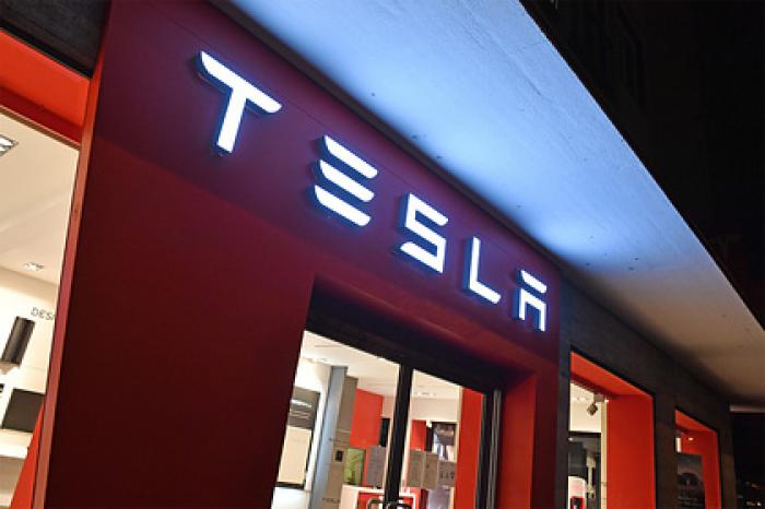 Tesla обошла одну из главных проблем мировой экономики