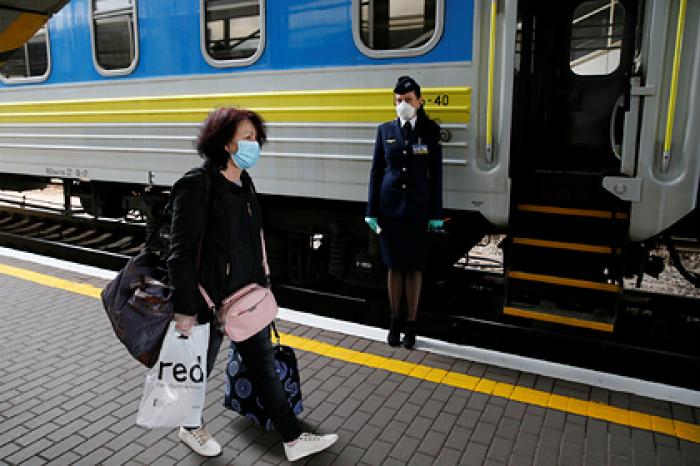 Украинская проводница раскритиковала состояние поездов в стране и свою зарплату