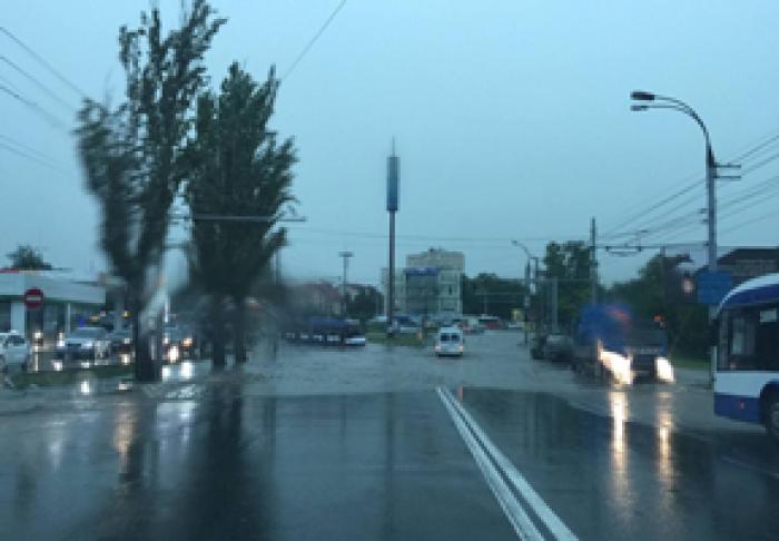 41 DE SATE AU RĂMAS FĂRĂ ELECTRICITATE DIN CAUZA PLOILOR TORENȚIALE CU GRINDINĂ