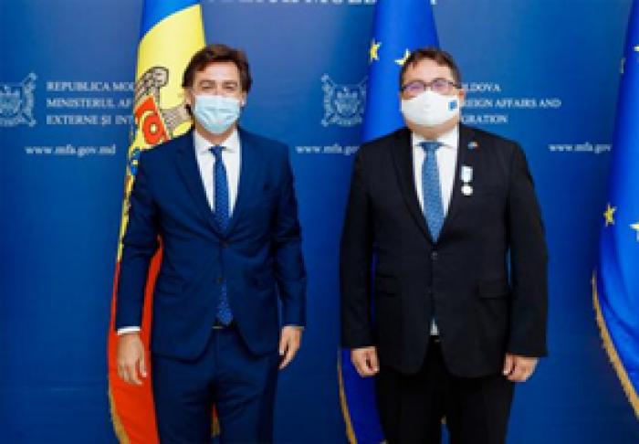 AMBASADORUL PETER MICHALKO A FOST DECORAT CU MEDALIA „MERITUL DIPLOMATIC”, CLASA ÎNTÂI