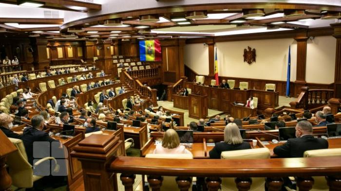Numărul deputaţilor din Biroul Permanent, majorat după ce BECS a reclamat încălcarea principiului reprezentativității