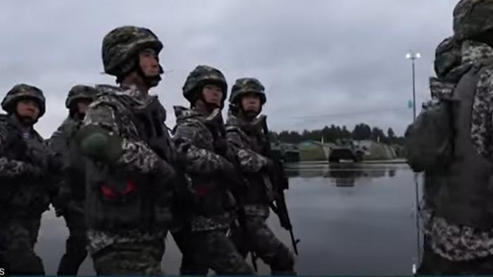 A început cel mai mare exerciţiu militar al Rusiei la graniţa NATO. La manevre participă 200 de mii de soldaţi