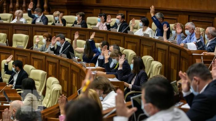 Igor Grosu a solicitat parlamentarilor prezentarea certificatelor de vaccinare. Câți aleși ai poporului s-au imunizat pănă în prezent