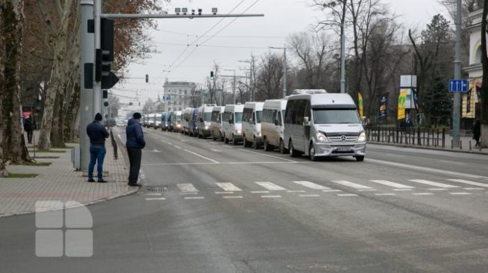 Перевозчики требуют поднять тарифы на проезд и угрожают протестами