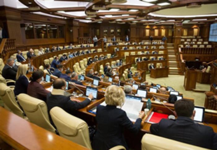 PROIECTUL DE LEGE PENTRU RESPONSABILIZAREA CONDUCĂTORILOR AUTORITĂȚILOR PUBLICE AFLATE SUB CONTROL PARLAMENTAR A FOST VOTAT ÎN LECTURA FINALĂ