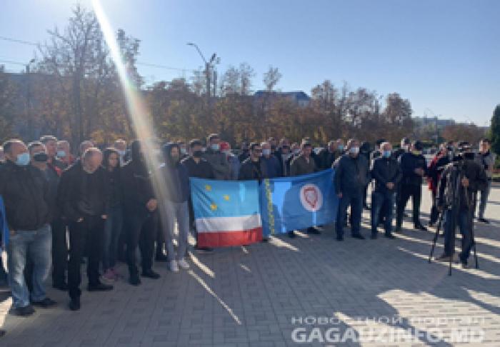 LA COMRAT A AVUT LOC UN MITING ÎMPOTRIVA REȚINERII PROCURORULUI GENERAL