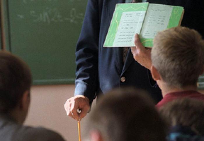DEPUTAŢII DIN OPOZIŢIE AU CERUT GUVERNULUI SĂ ACHITE RESTANŢELE SALARIALE PROFESORILOR DIN RAIOANELE ŢĂRII