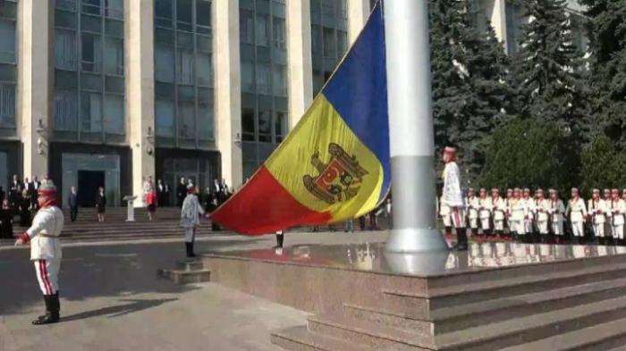 Майя Санду выступила с обращением по случаю празднования Дня государственного флага