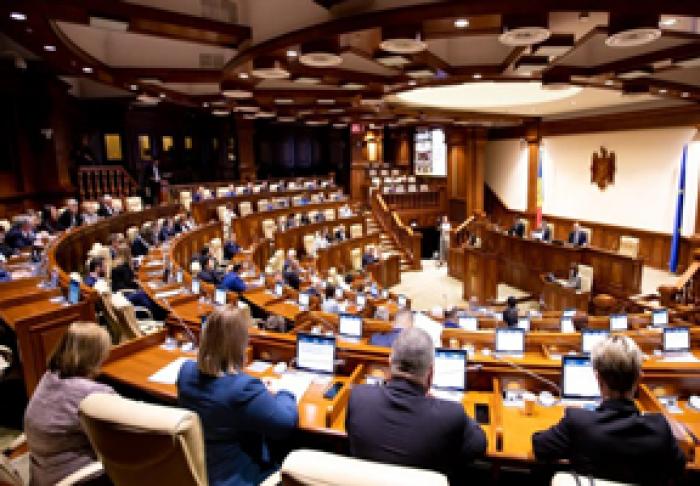 ДЕПУТАТЫ ПАРЛАМЕНТА ВНОВЬ ОБСУДИЛИ ВОЙНУ В УКРАИНЕ