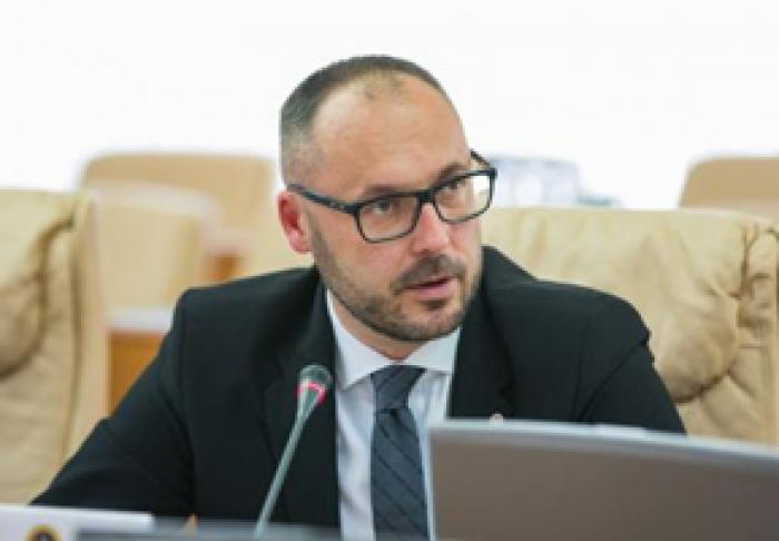 ОППОЗИЦИЯ ВЫДВИНУЛА ВОТУМ НЕДОВЕРИЯ МИНИСТРУ ЮСТИЦИИ