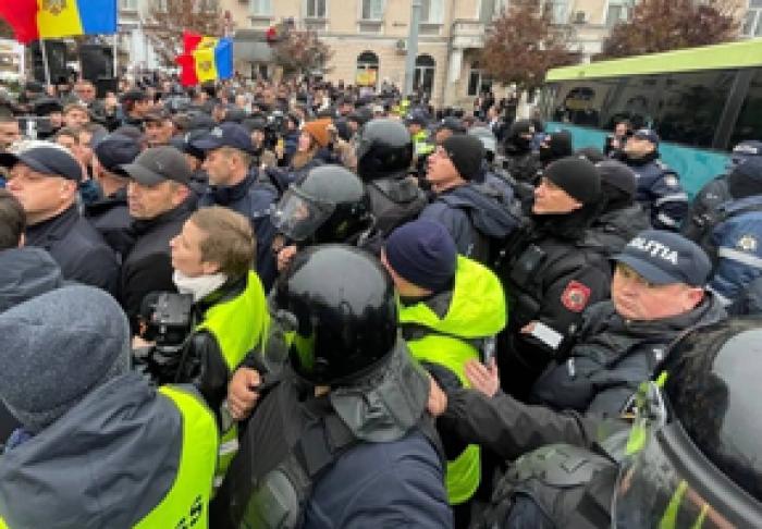 ПОЛИЦИЯ СООБЩИЛА О ЗАДЕРЖАНИЯХ В ХОДЕ АКЦИЙ ПРОТЕСТА В КИШИНЕВЕ 65 ЧЕЛОВЕК «С ПОДОЗРИТЕЛЬНЫМ ПОВЕДЕНИЕМ»