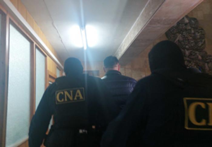 ПРОКУРОРЫ ПРОВОДЯТ ОБЫСКИ В ОФИСЕ ПАРТИИ СОЦИАЛИСТОВ