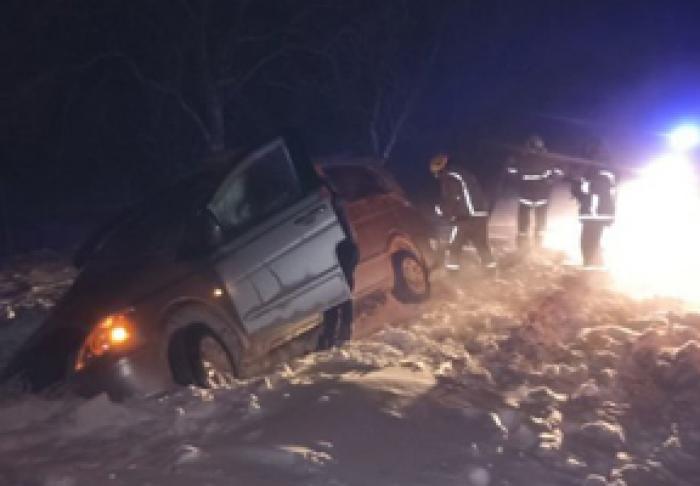 ИЗ-ЗА СНЕГОПАДА И ГОЛОЛЕДИЦЫ В ВЫХОДНЫЕ ДНИ ПРОИЗОШЛО НЕСКОЛЬКО СЕРЬЕЗНЫХ АВАРИЙ