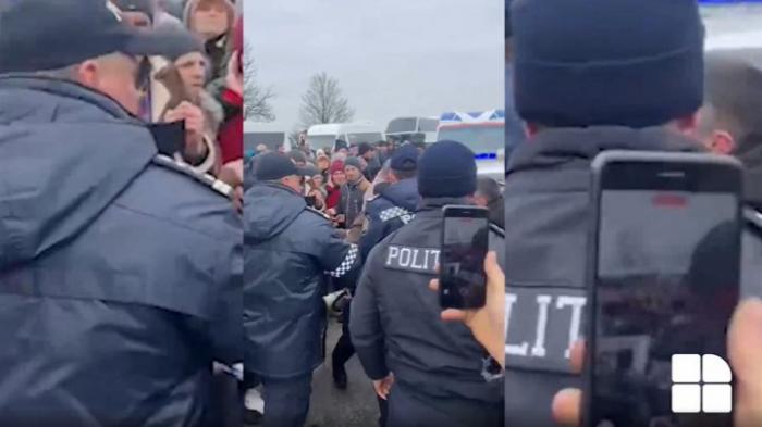 Хаос на подступах к столице: протест сторонников "Движения для народа", стычки с полицией (ВИДЕО)