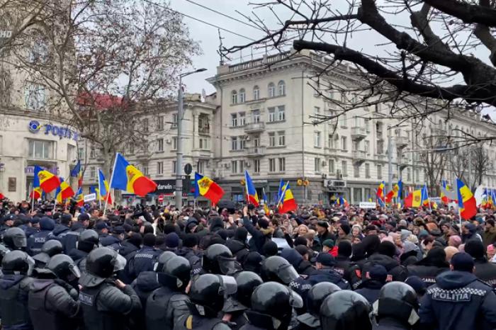 (LIVE) ТЫСЯЧИ МАНИФЕСТАНТОВ ПРИНИМАЮТ УЧАСТИЕ В АКЦИИ ПРОТЕСТА В ЦЕНТРЕ КИШИНЕВА