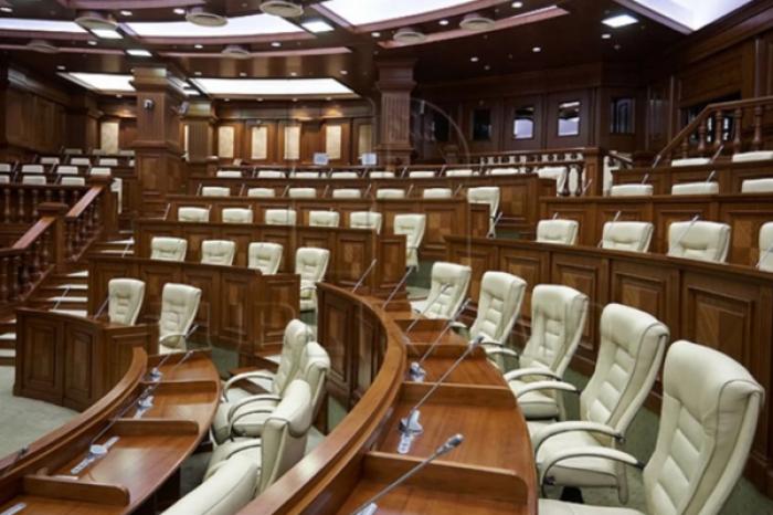 ОПРОС: В СЛУЧАЕ ДОСРОЧНЫХ ВЫБОРОВ В ПАРЛАМЕНТ ИМЕЮТ ШАНСЫ ПРОЙТИ ТРИ ПАРТИИ И ОДИН ПОЛИТИЧЕСКИЙ БЛОК