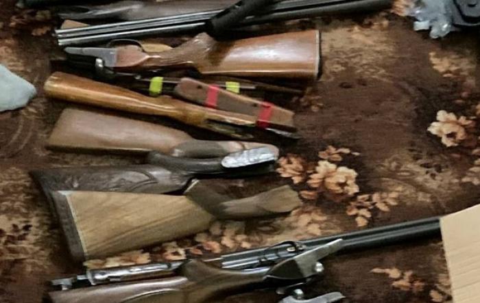 ПОЛИЦИЯ ОБНАРУЖИЛА У ЖИТЕЛЯ НИСПОРЕНЬ ПЯТЬ НЕЗАКОННО ХРАНИМЫХ ОХОТНИЧЬИХ РУЖЕЙ