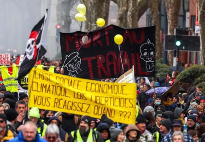 Третья забастовка против пенсионной реформы во Франции